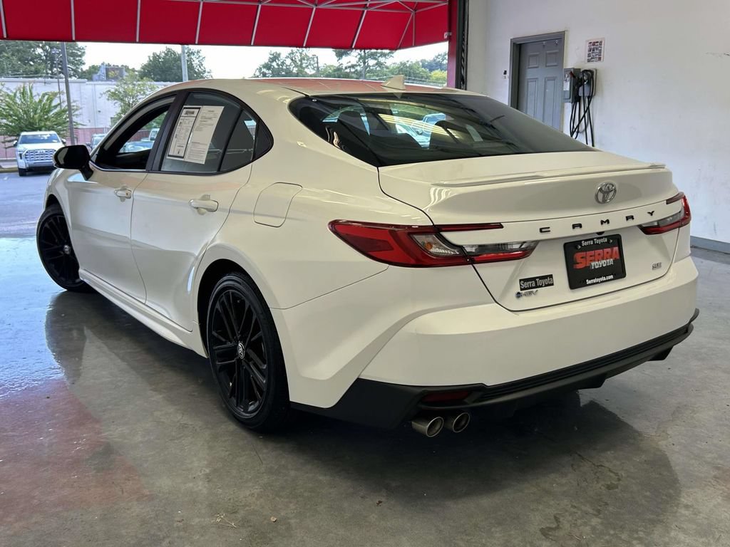 Used 2025 Toyota Camry SE w/ Convenience Package FWD image 5
