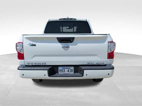 Used 2022 Nissan Titan SV AWD/4WD image 4