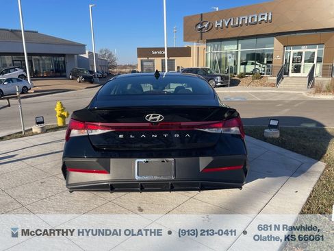 Certified 2025 Hyundai Elantra Sport image 13