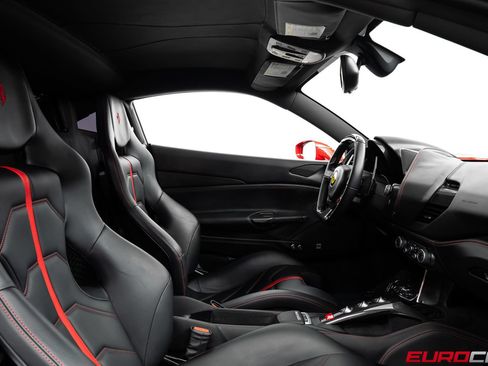 Used 2017 Ferrari 488 GTB RWD image 39