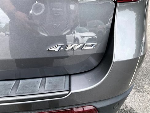 Used 2022 Ford Explorer XLT w/ Equipment Group 202A AWD/4WD image 10