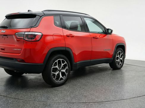 Used 2025 Jeep Compass Limited image 9