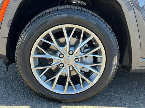 Used 2025 Jeep Grand Cherokee Summit w/ Adv Protech Group IV image 10