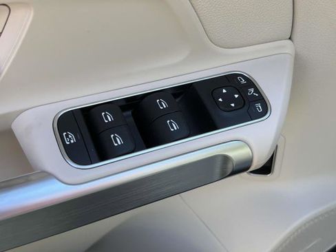 Certified 2023 Mercedes-Benz EQB 300 4MATIC image 18