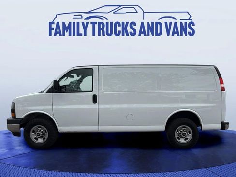 Used 2022 GMC Savana 2500 w/ Driver Convenience Package RWD image 2