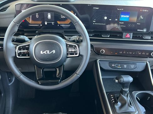 Used 2026 Kia Carnival FWD image 15
