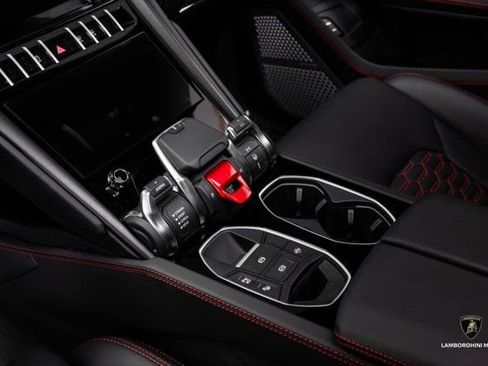 Used 2024 Lamborghini Urus S image 32