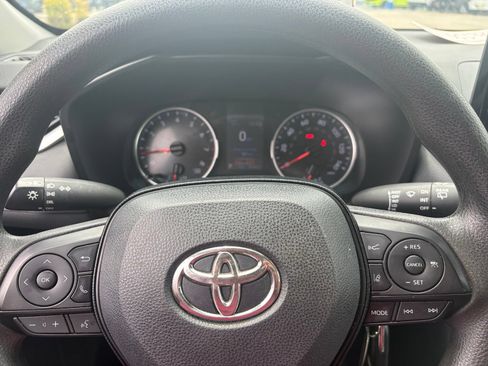 Used 2020 Toyota RAV4 LE w/ Carpet Mat Package AWD/4WD image 13