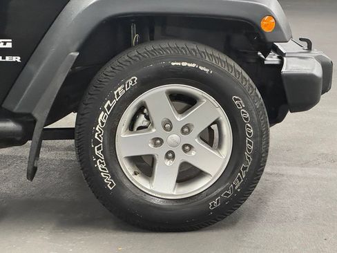 Used 2015 Jeep Wrangler Sport w/ Quick Order Package 24S AWD/4WD image 30