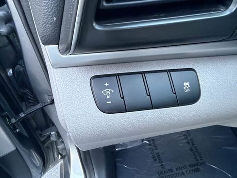 Used 2019 Hyundai Elantra SE image 26