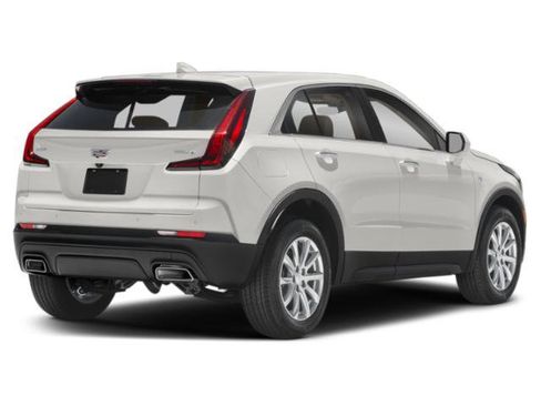 Used 2023 Cadillac XT4 Luxury w/ Cold Weather Package FWD image 2