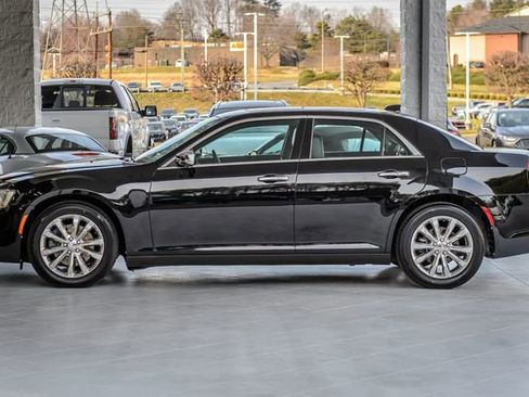 Used 2020 Chrysler 300 Limited image 58