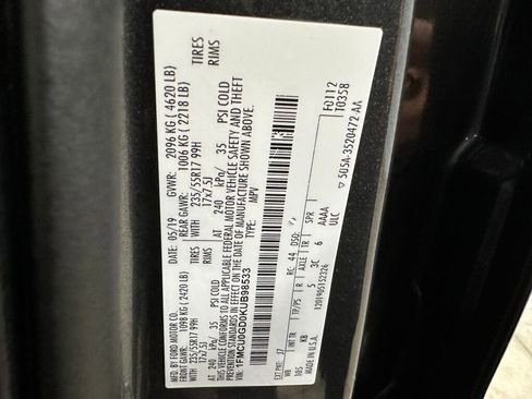 Used 2019 Ford Escape SE image 37