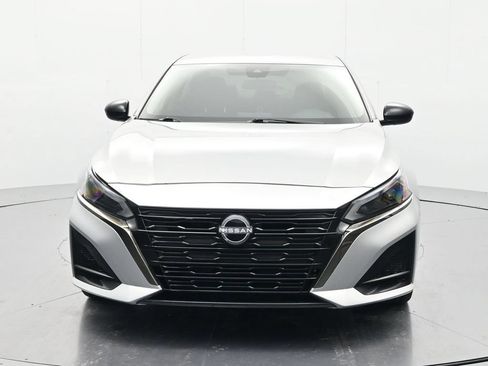 Used 2024 Nissan Altima 2.5 SR FWD image 2