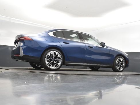 New 2026 BMW 530i w/ Premium Package RWD image 42