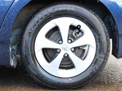 Used 2015 Toyota Prius Four image 9