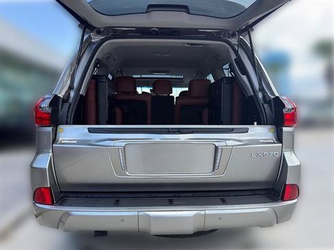 Used 2020 Lexus LX 570 4WD w/ Luxury Package image 8