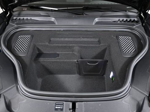 Used 2025 Porsche Macan 4S Electric AWD/4WD image 44