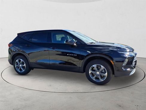 New 2025 Chevrolet Blazer LT image 4