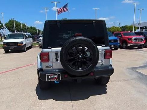 Used 2023 Jeep Wrangler Unlimited Sahara AWD/4WD image 39