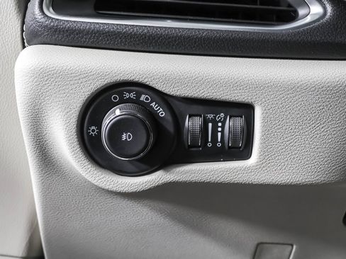 Used 2022 Chrysler Pacifica Limited image 27