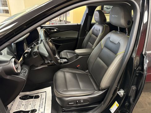 Used 2024 Chevrolet Trax ACTIV w/ Sunroof Package image 5