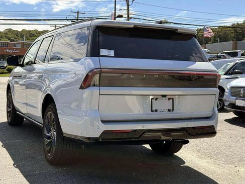 New 2025 Lincoln Navigator L Reserve w/ Jet Appearance Package image 6