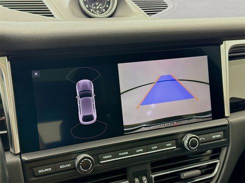 Used 2020 Porsche Macan image 20