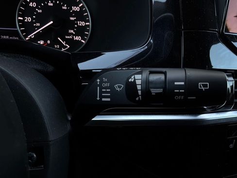 Used 2025 Nissan Pathfinder SV AWD/4WD image 40