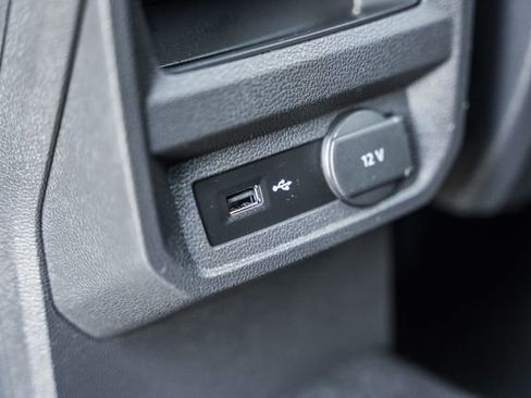 Used 2018 Volkswagen Tiguan SE image 30