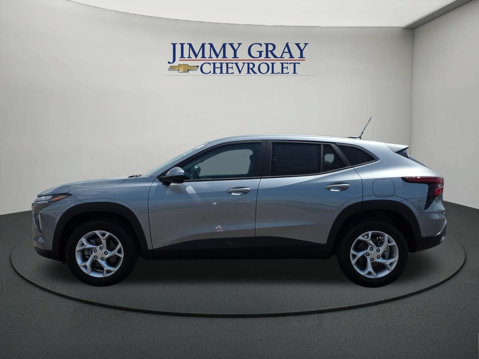 New 2026 Chevrolet Trax LS w/ LS Convenience Package FWD image 2