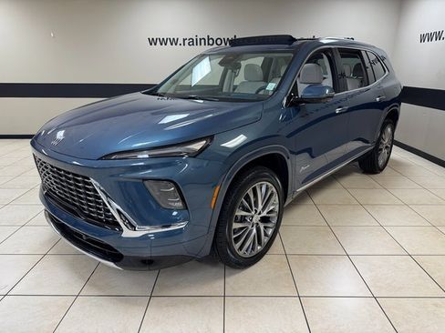 Used 2025 Buick Enclave Avenir w/ LPO, Floor Liner Package image 3