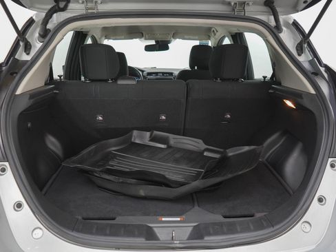 Used 2018 Nissan Leaf SV w/ SV Technology Package FWD image 9