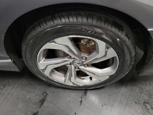 Used 2018 Honda Accord EX image 12