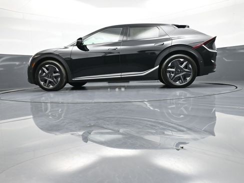 New 2025 Kia EV6 Light w/ Light LR Technology Package image 32