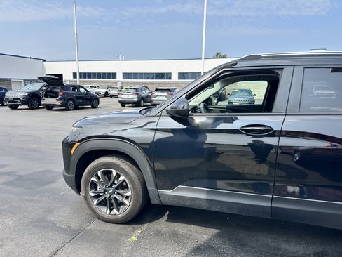 Used 2023 Chevrolet TrailBlazer LT w/ Convenience Package AWD/4WD image 4