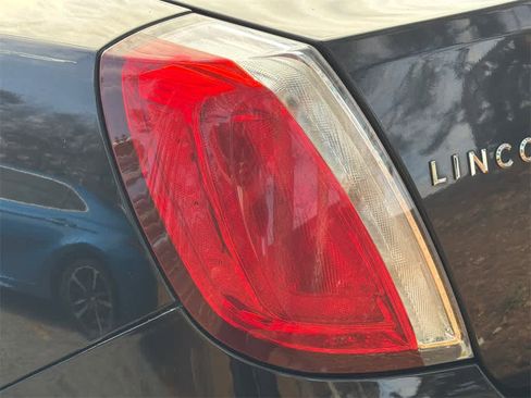 Used 2010 Lincoln MKS image 11