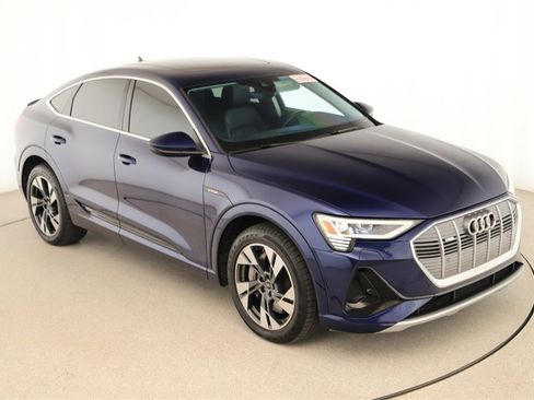 Certified 2022 Audi e-tron Premium image 35