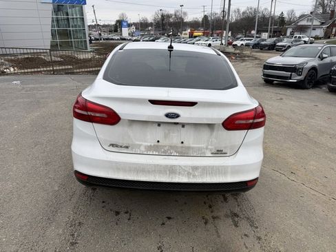 Used 2016 Ford Focus SE w/ SE Power Seat Package image 6