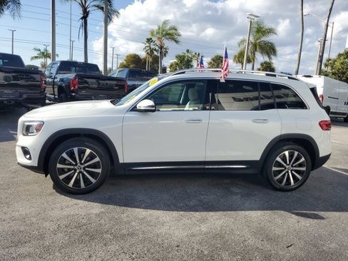 Used 2023 Mercedes-Benz GLB 250 w/ Premium Package image 4