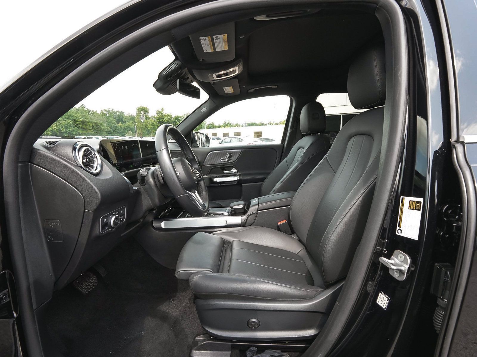 Used 2023 Mercedes-Benz EQB 300 4MATIC w/ Pinnacle Package image 38