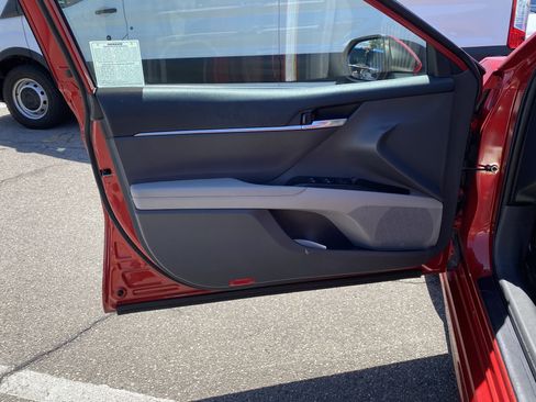Used 2020 Toyota Camry SE FWD image 16