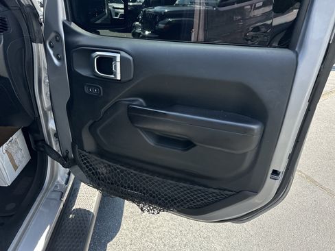 Used 2020 Jeep Wrangler Unlimited Rubicon w/ Cold Weather Group AWD/4WD image 18