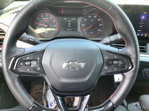 Used 2024 Chevrolet Trax RS w/ Sunroof Package image 14