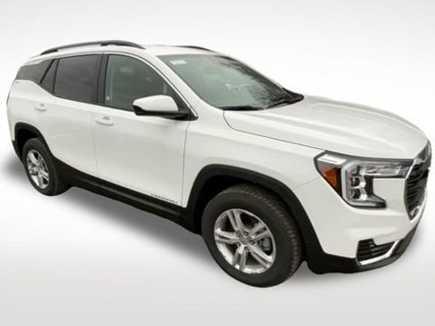 Used 2023 GMC Terrain SLE w/ Driver Convenience Package image 2