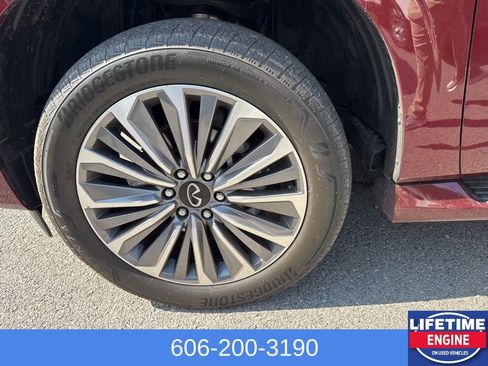 Used 2025 INFINITI QX80 Sensory image 10