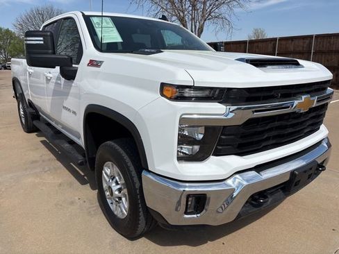 Used 2025 Chevrolet Silverado 2500 LT w/ Convenience Package AWD/4WD image 2