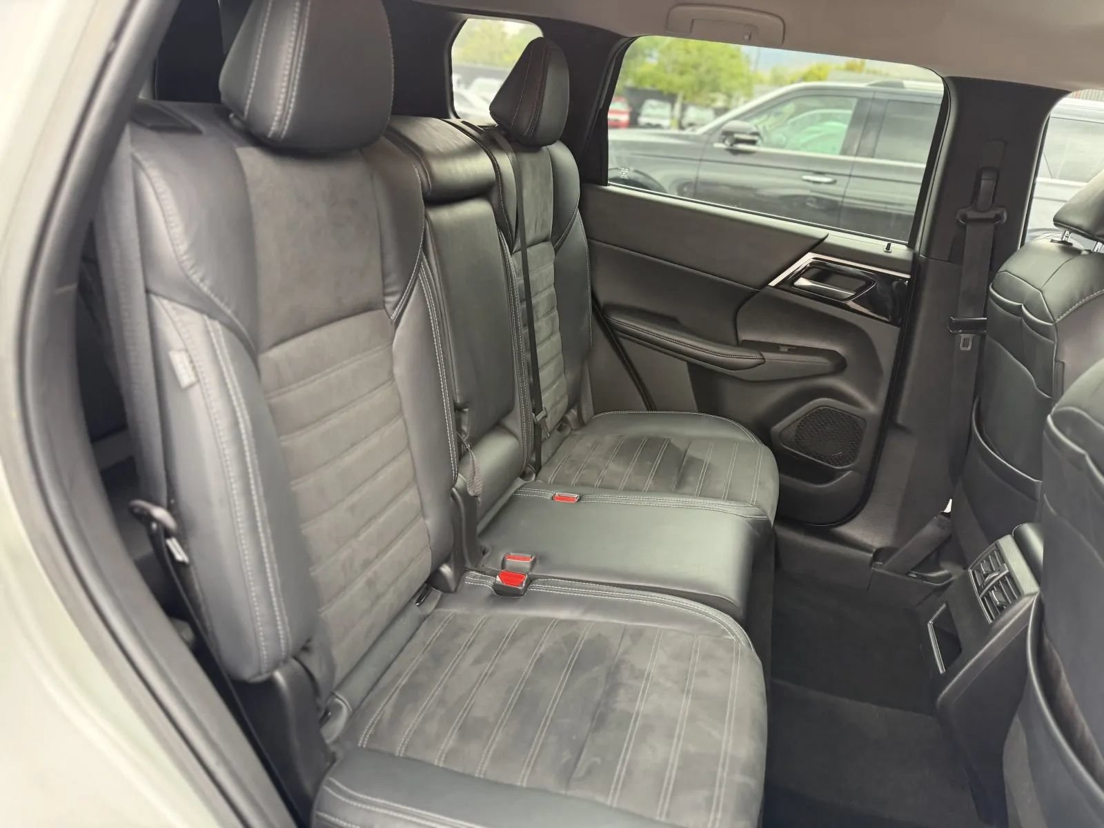 Used 2022 Mitsubishi Outlander SE AWD/4WD image 20