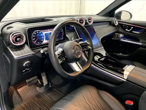 Used 2025 Mercedes-Benz GLC 300 4MATIC image 8