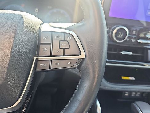 Used 2023 Toyota Highlander Platinum image 24